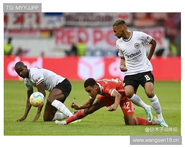 拜仁关键比赛表现波动问题显现,对竞争格局带来变化