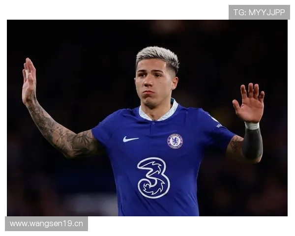 恩佐·费尔南德斯赛场上狂飙，场下居然跟普通人一样周末宅家不出门？